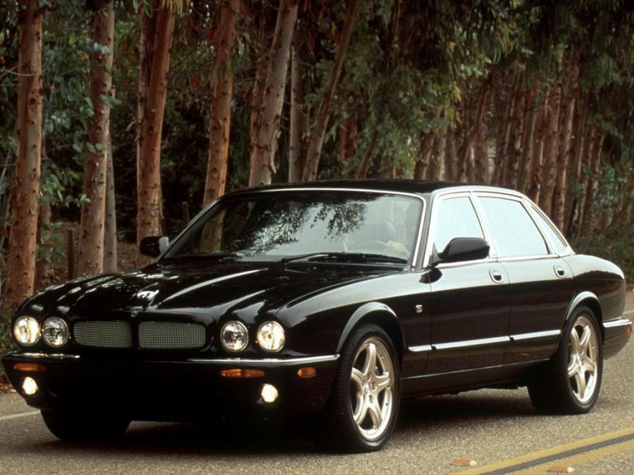  Jaguar XJR 1997 года  (US) (фото 3 из 5)